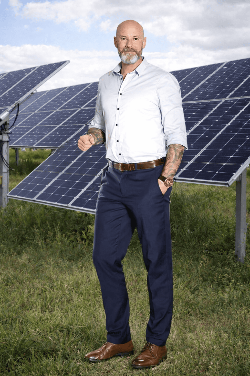 Ren&eacute; Neubauer with an East-West-Tracker in the background